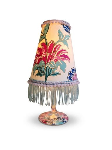 Lámpara de Mesa Artesanal con Estampado Floral y Flecos Celestes