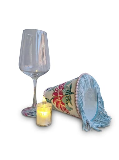 Lámpara de Mesa Artesanal con Estampado Floral y Flecos Celestes